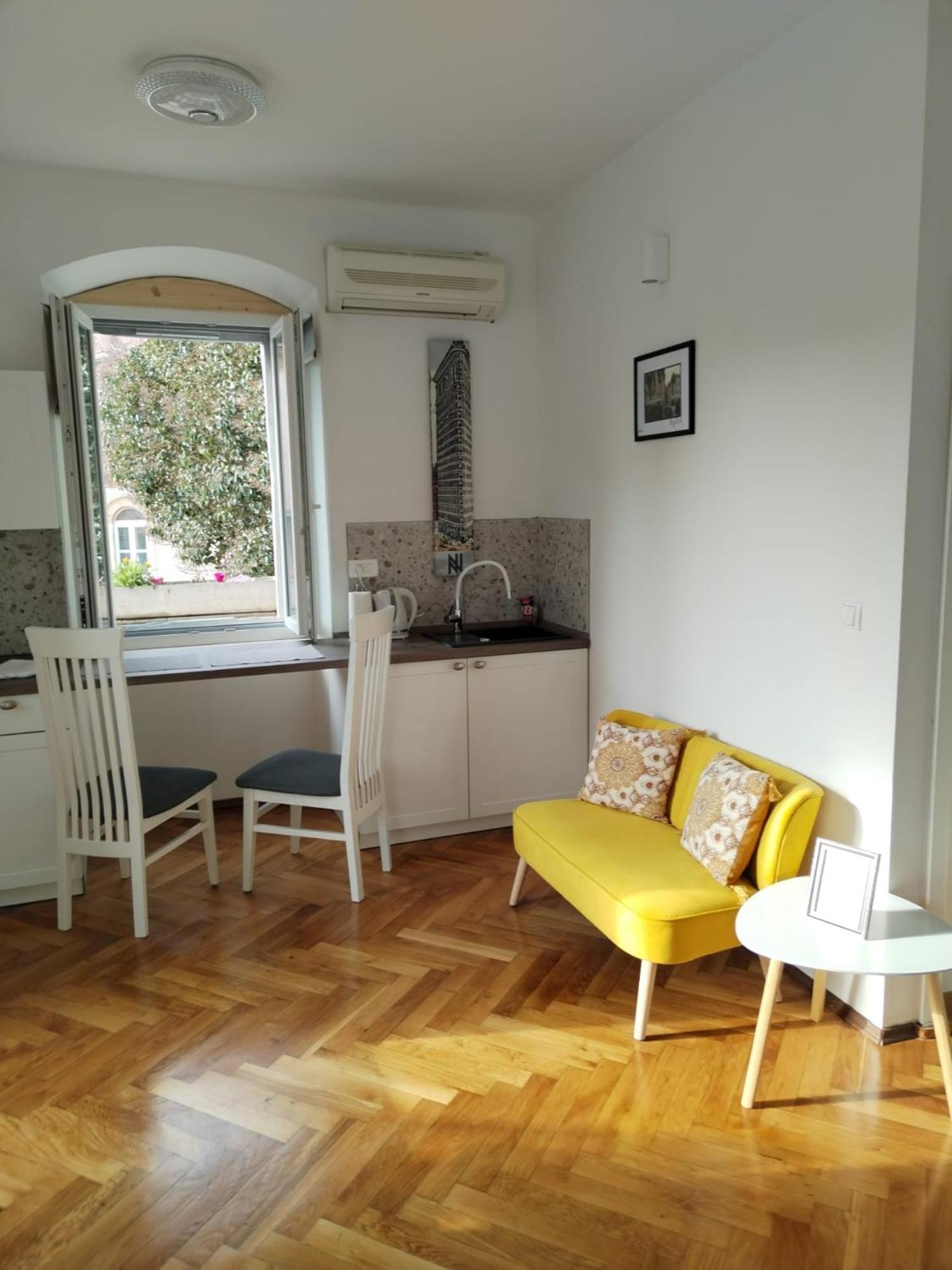 Sunny Terrace Apartment สปลิท ภายนอก รูปภาพ